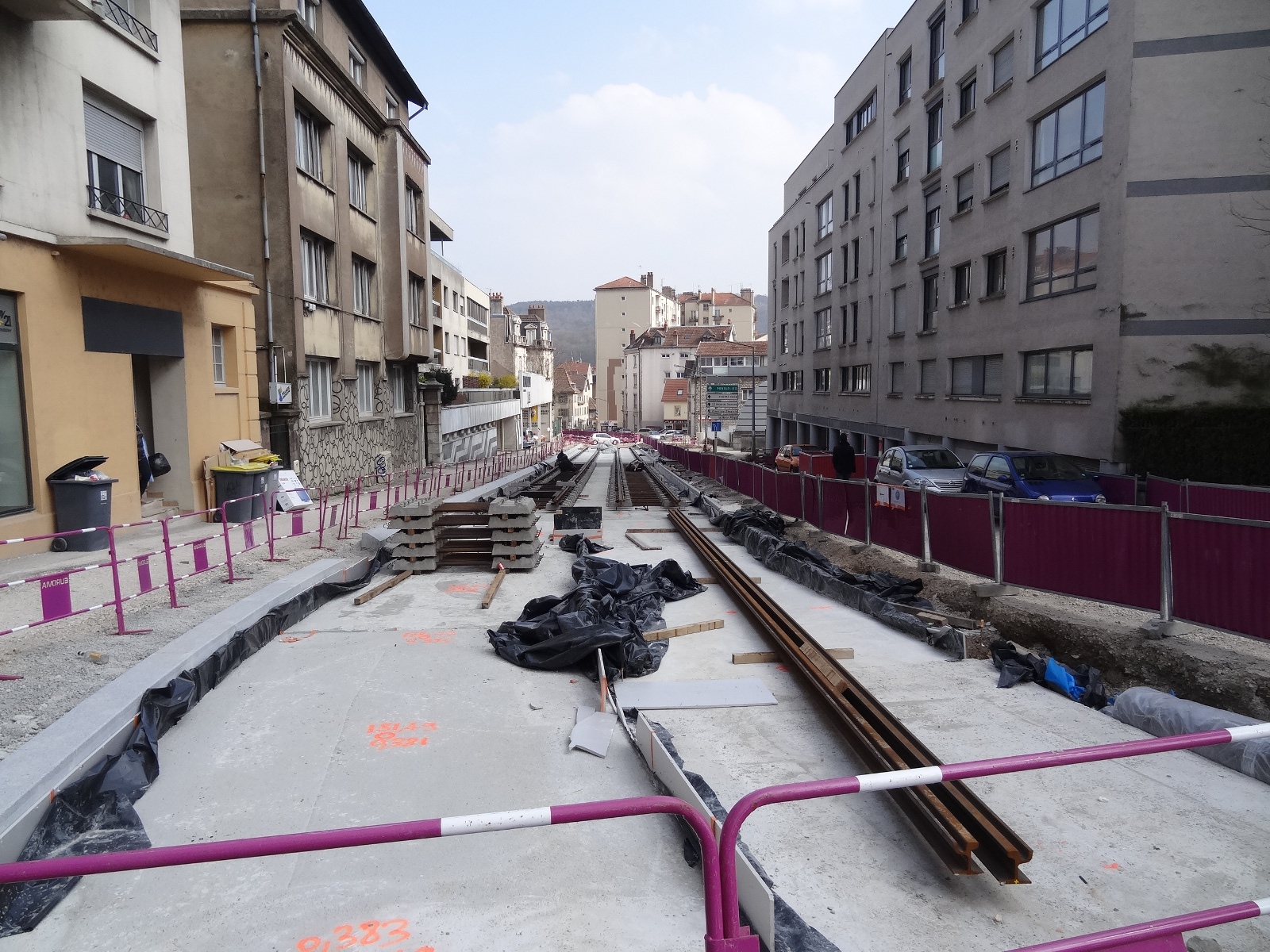 3 avril 2013 pose des rails du tram en haut de l'avenue Carnot