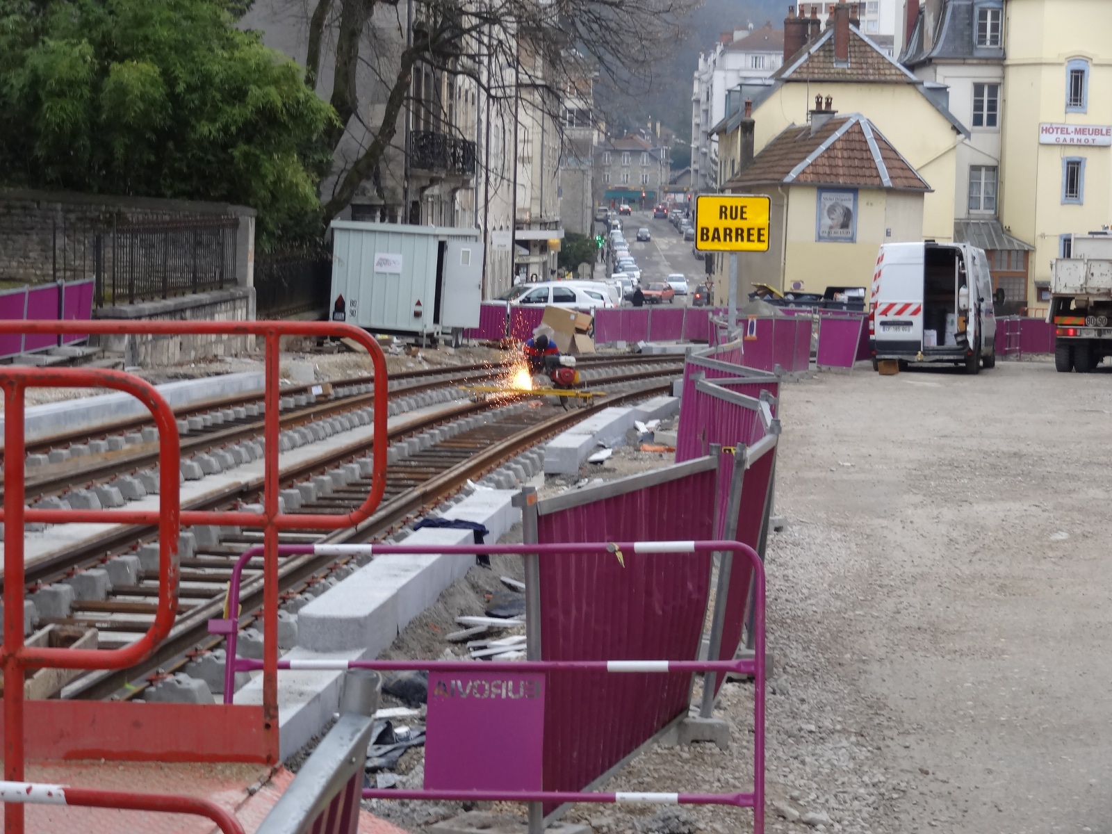 13 mars 2013 avenue Carnot vers Mouillère pose des rails