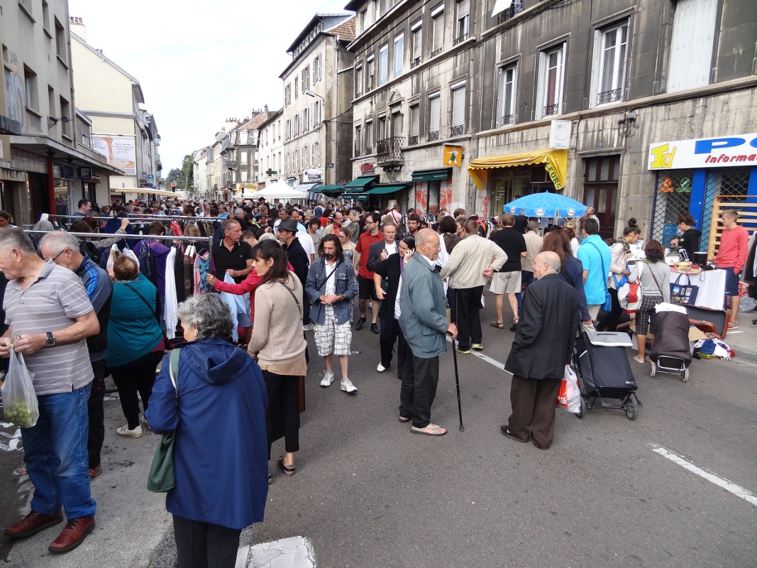 Troc des Chaprais 2014 la foule rue de Belfort