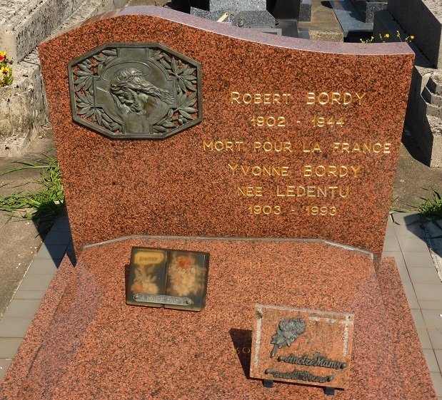 Tomde de Roger Bordy au cimetière de Saint-Ferjeux.