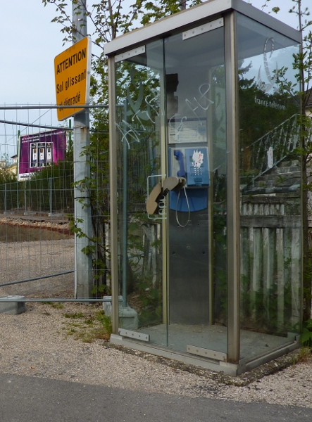 cabine téléphonique à la Mouillère avril 2010