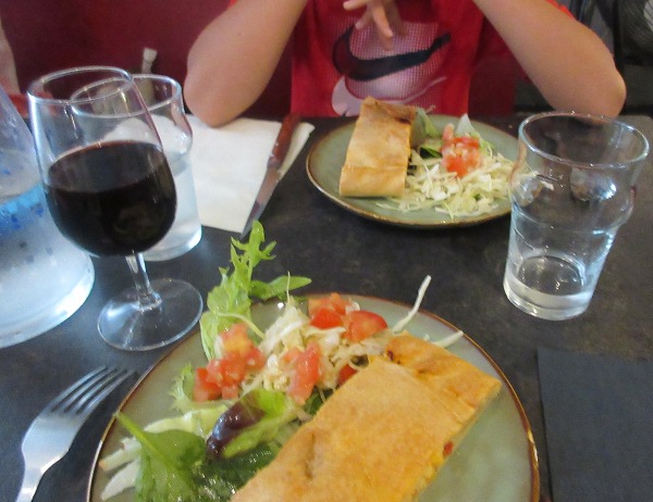 Fée verte fougasse et salade