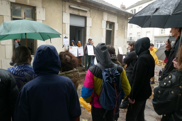 hymne à Fourier place de la Liberté sous la pluie