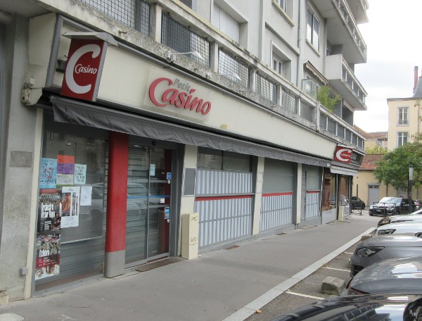 Petit Casino place Flore vendu